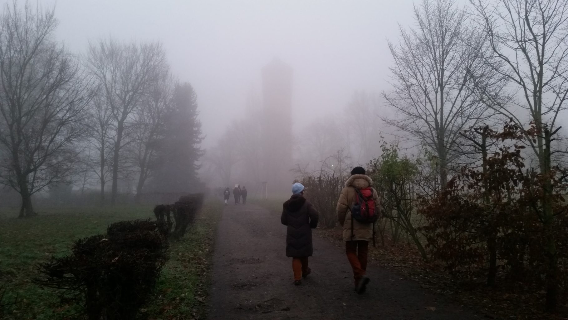 Wasserturm im Nebel